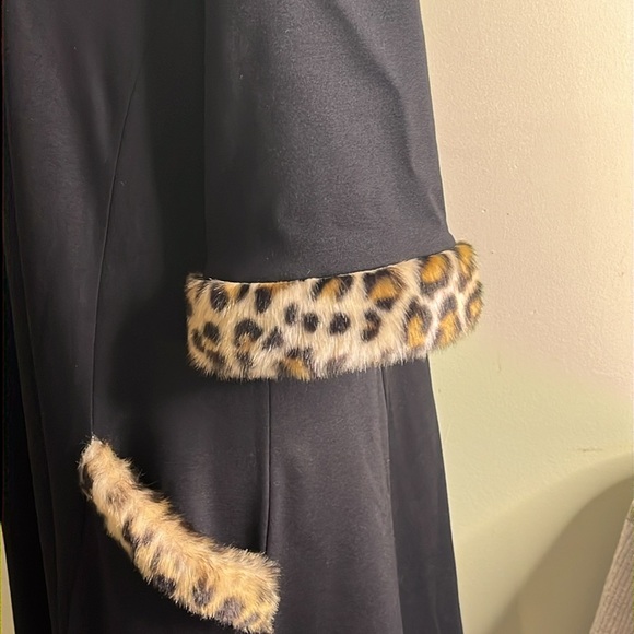 Sara Campbell black short sleeve fur trim cheetah front pockets swing dress - Picture 17 of 17